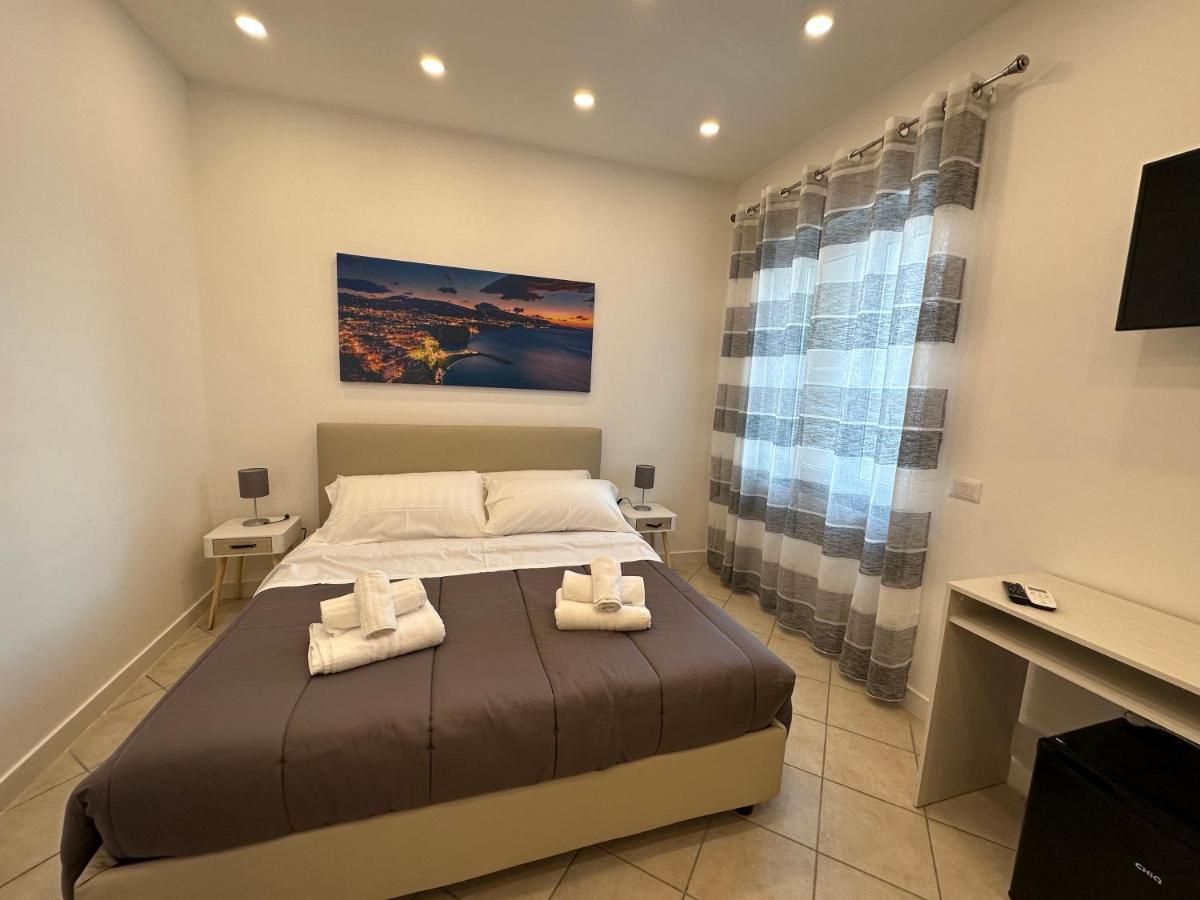 B&B Off Rooms And Relax Napoli Eksteriør billede