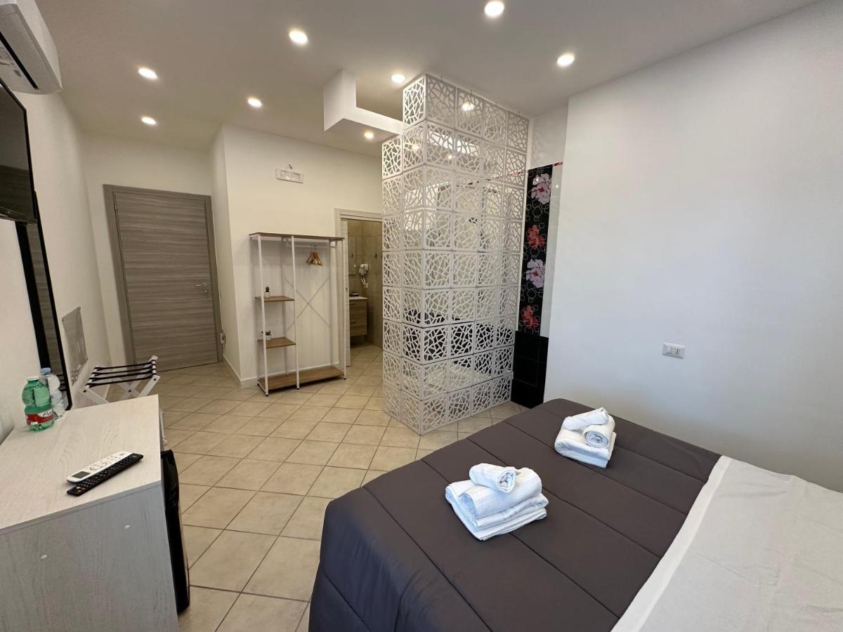 B&B Off Rooms And Relax Napoli Eksteriør billede